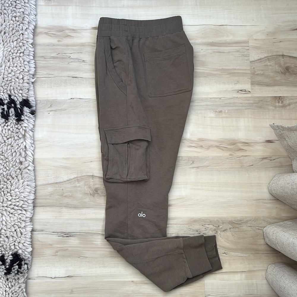 Alo yoga cargo sweatpants